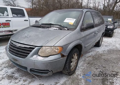 2005 Chrysler Town & Country Touring из США, поврежденный, VIN 2C4GP54L35R325024